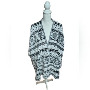 Black and White Patterned Women's Sweater